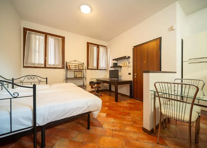 Privatunterkunft Mentana Flat, Centro Storico *